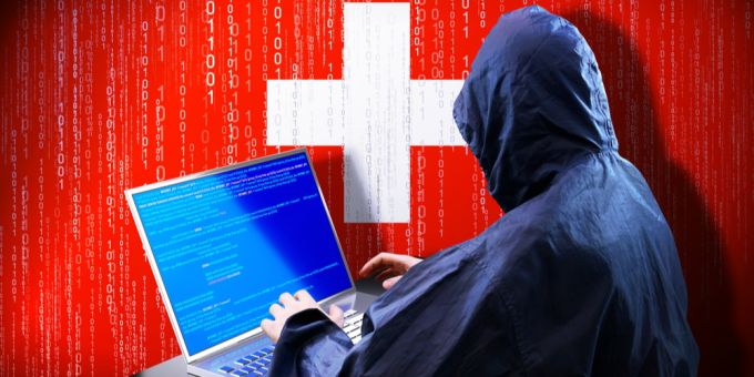 Wo Einwohnerdaten im digitalen Raum ausgetauscht werden, sind neue Sicherheitsregeln gefragt. (Symbolbild) Bildschirm Hacker Schweiz Flagge