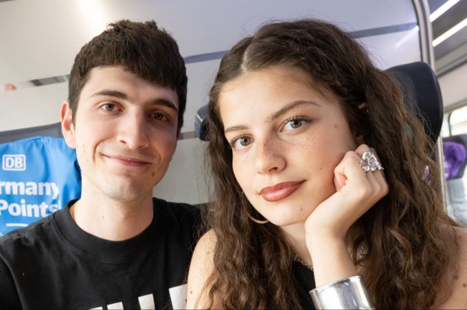 Das Geschwister-Duo Abor & Tynna tritt für Deutschland am ESC an wofür sie Unterstützung von RTL und Stefan Raab erhalten. RTL Stefan Raab