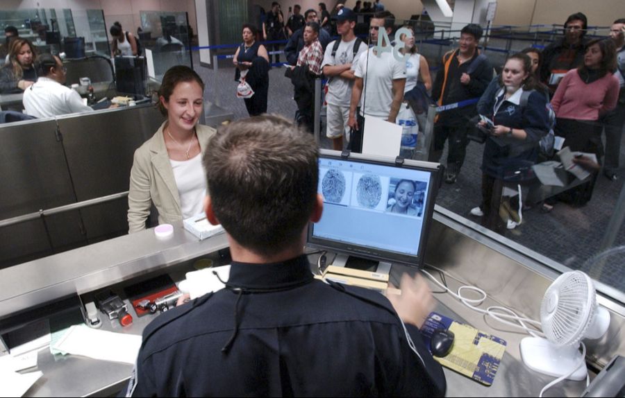 Bei der Einreise in die USA werden die biometrischen Daten sämtlicher Reisenden kontrolliert.