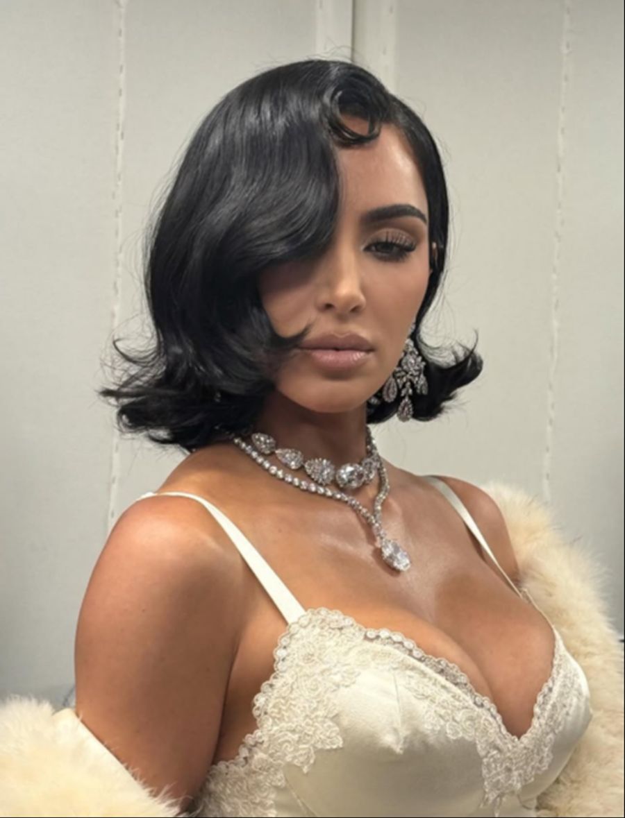 Kim Kardashian muss sich fiese Kommentare anhören.