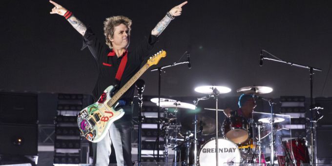 Billie Joe Armstrong von Green Day covert einen Beach Boys-Song. brian wilson