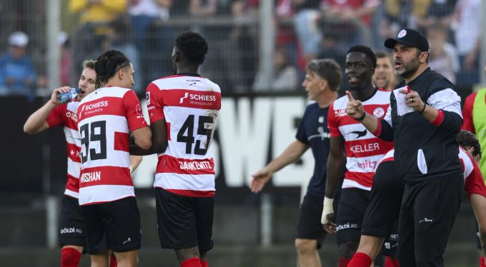 Uli Forte und der FC Winterthur dürfen zehn Punkte aus den letzten vier Spielen noch vom Liga-Erhalt träumen. FC Winterthur