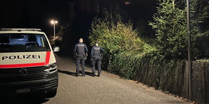 Polizisten nachts