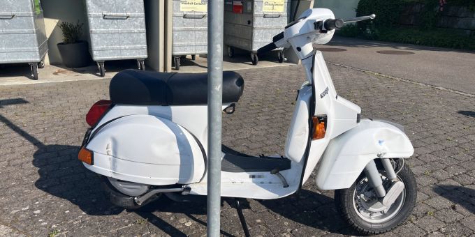 In Rorschach sind ein Auto und ein Roller kollidiert. Kollision in Rorschach