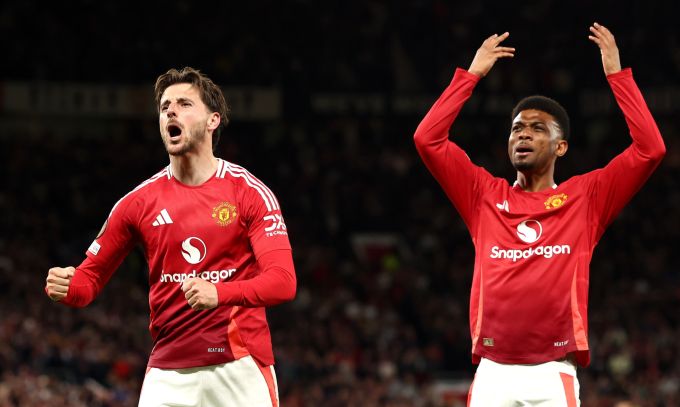 Amad Diallo (re.) machte bei Manchester United gerade eine schwierige Phase durch. Manchester United Amad Diallo