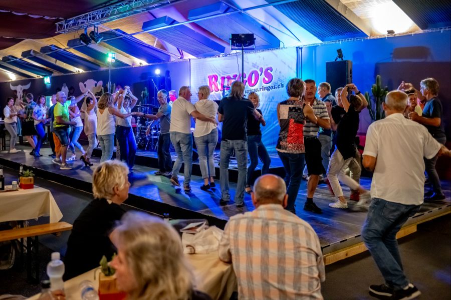 Abends kann sogar das Tanzbein geschwungen werden.