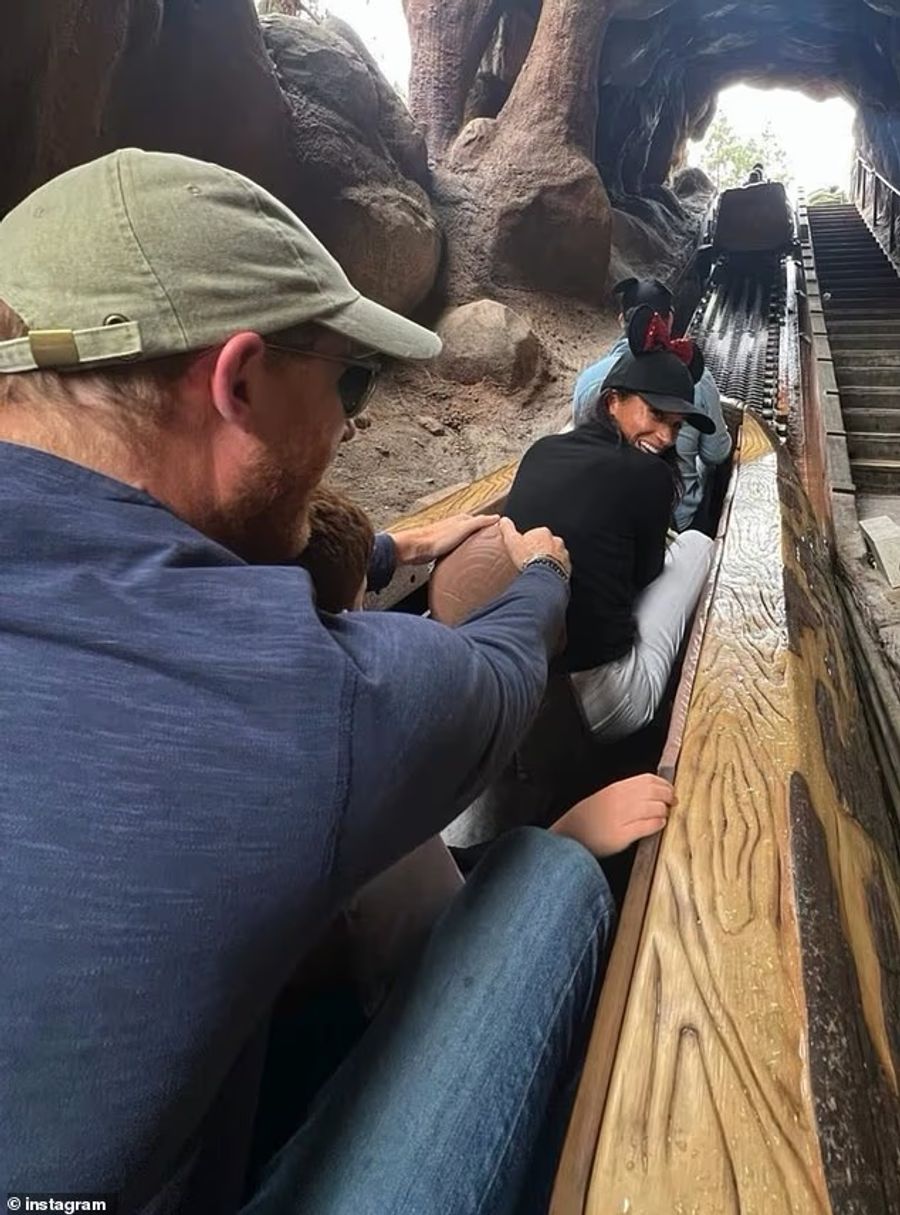 Die Sussexes teilten Bilder von sich auf den Disneyland-Fahrten,