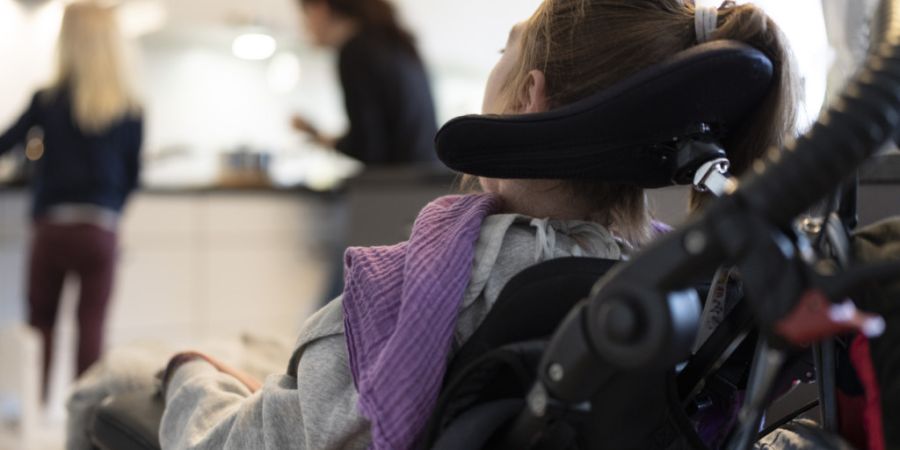 Forschende haben Studien mit weltweit über 80000 Menschen ausgewertet, die Familienmitglieder pflegen. Eine Erkenntnis: Unterstützung wird zwar gebraucht - aber oft nicht in Anspruch ...