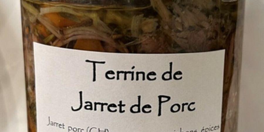 Die beiden Fälle von lebensmittelbedingtem Botulismus stehen im Zusammenhang mit einer bestimmten Art von Schweinshaxen-Terrine, die auf einigen Walliser Märkten und in Geschäften ve...