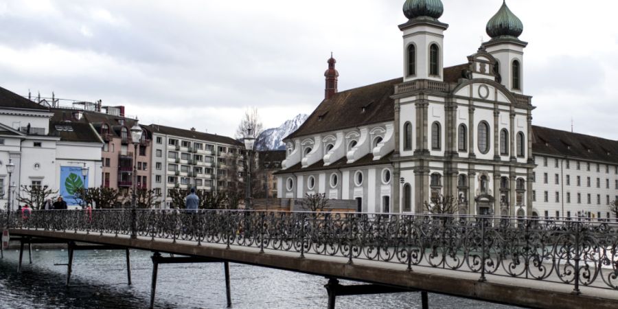 Über die Besetzung der Pfarrstellen bei der Jesuitenkirche in Luzern will die Regierung auch weiterhin nicht verzichten. (Archivfoto)