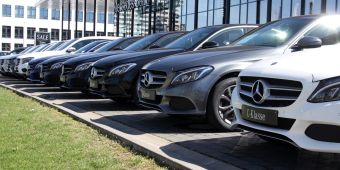 Nürnberg: Offizieller Händler von Mercedes-Benz.