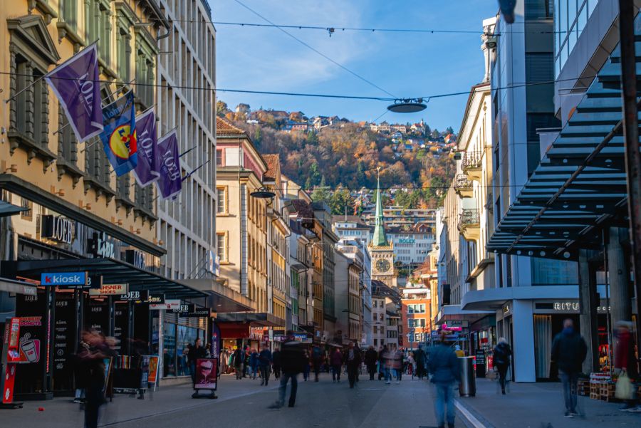Auch heute ist die Gasse eine beliebte Flaniermeile.