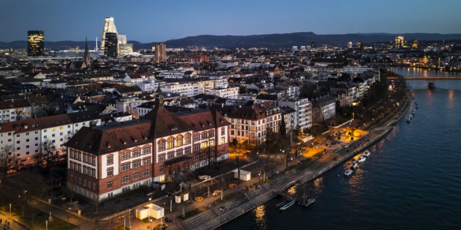 Der Kanton Basel-Stadt rechnet gemäss der ersten Hochrechnung mit einem Überschuss von 136 Millionen Franken. Erwartet werden höhere Einnahmen bei den Unternehmenssteuern. (Symbolbild)