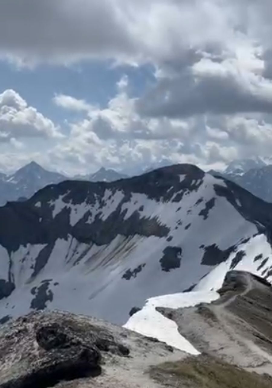 Auch im Juni 2025 lag noch deutlich mehr Schnee und Eis.