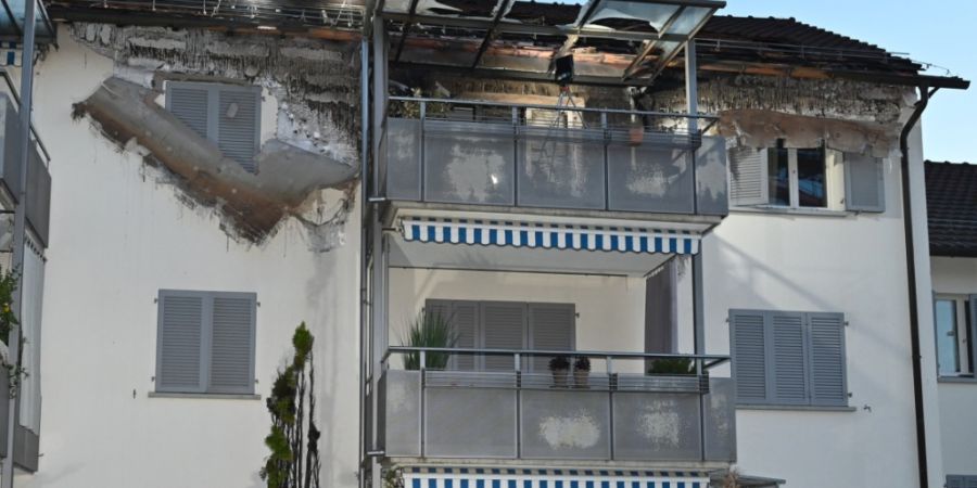 In einem Mehrfamilienhaus in Horgen ZH hat ein brennender Gasgrill grosse Sachschäden verursacht.