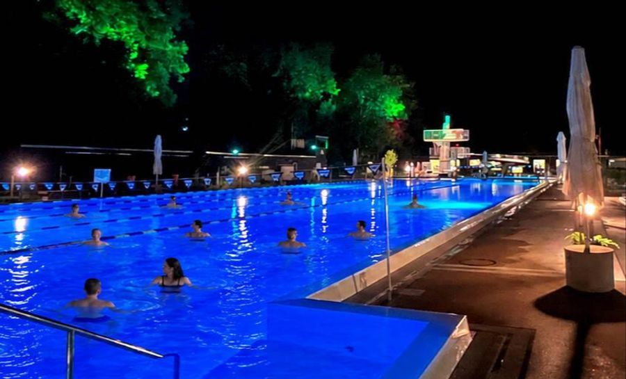 Romantische Stimmung: Sehr beliebt sind die Vollmondschwimmen.
