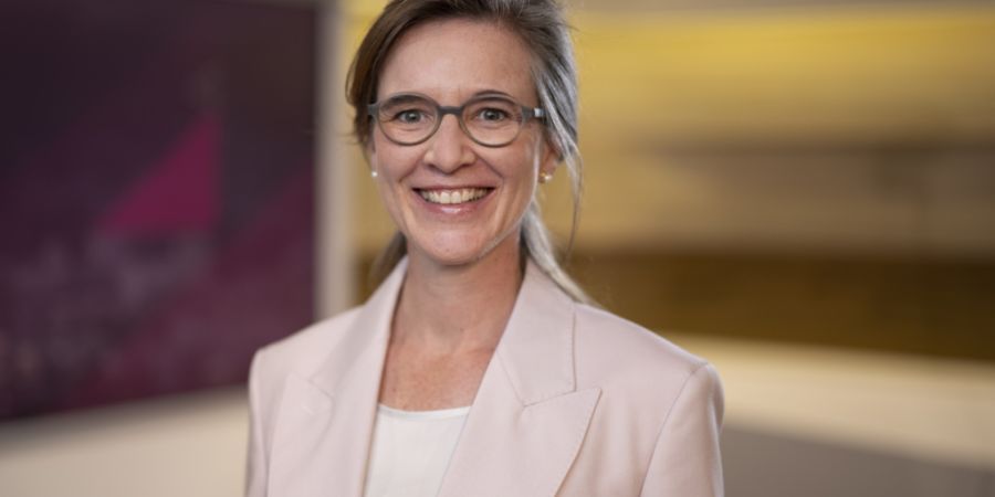 Die Bündner Regierungsrätin Carmelia Maissen sagt, dass die Arbeiten zur Aussetzung zweier Luchse im Kanton Graubünden wieder aufgenommen wurden.