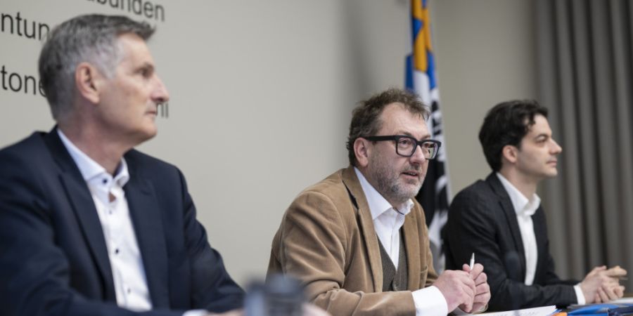 Im Frühling 2026 nahmen die Behörden sieben mutmassliche Mitglieder der Mafia fest. Vier von ihnen hatten eine Aufenthaltsbewilligung in Graubünden. Die Regierung will deshalb nun di...