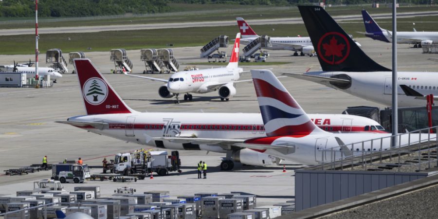 Die drei Schweizer Landesflughäfen in Basel, Genf und Zürich haben im vergangenen Jahr einen Anstieg bei den Passagieren und der Fracht verbucht. (Archivbild)