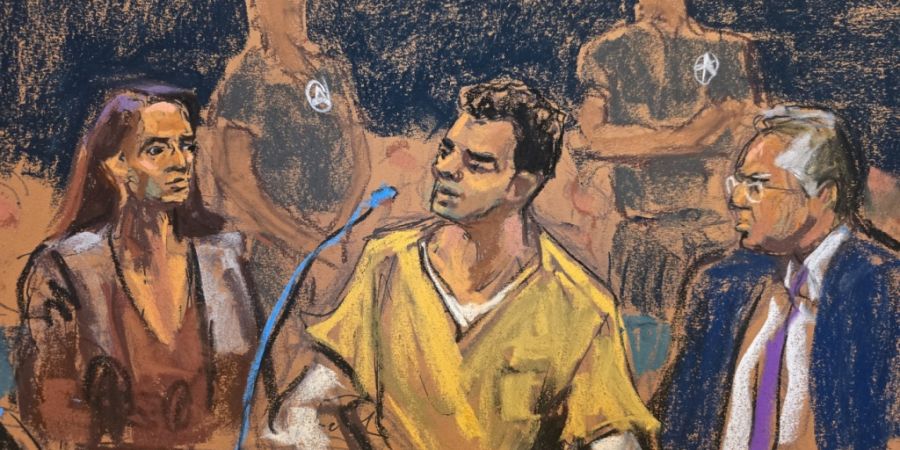 Auf dieser Gerichtszeichnung sitzt Luigi Mangione (M) zwischen seinen Anwälten Karen Friedman Agnifilo (l) und Marc Agnifilo. Foto: Jane Rosenberg/FR171162 AP/AP/dpa - ACHTUNG: Nur zur...