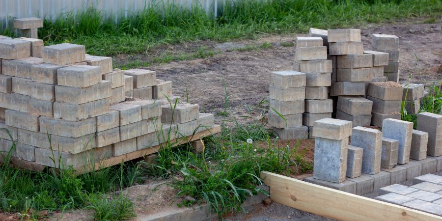 Pflastersteine Baustelle Gras Parkplatz Strasse