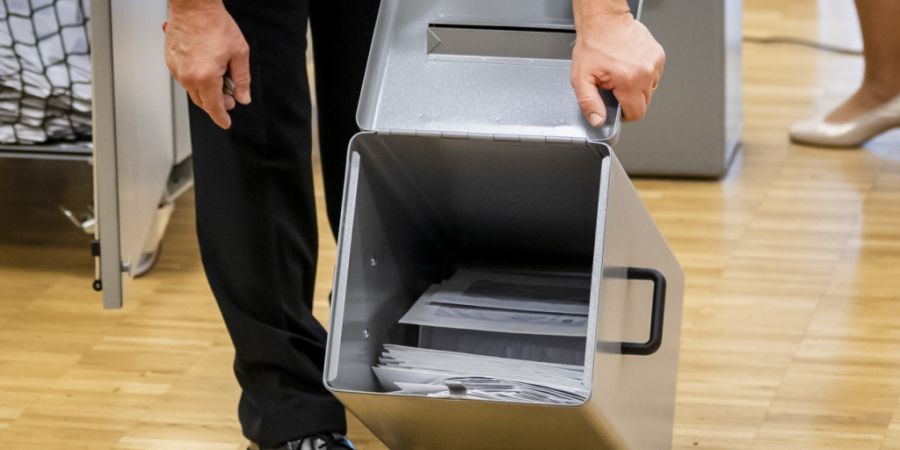 In Fällanden wird die Sanierung des Gemeindehauses doppelt so teuer wie angenommen. Das Projekt ist sistiert, der Gemeinderat will eine neue Abstimmung durchführen. (Symbolbild)