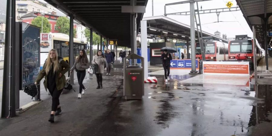 Am Bahnhof Locarno ist die Internetverbindung allerdings nicht stabil – was zu Frust der Reisenden führt. (Archivbild)