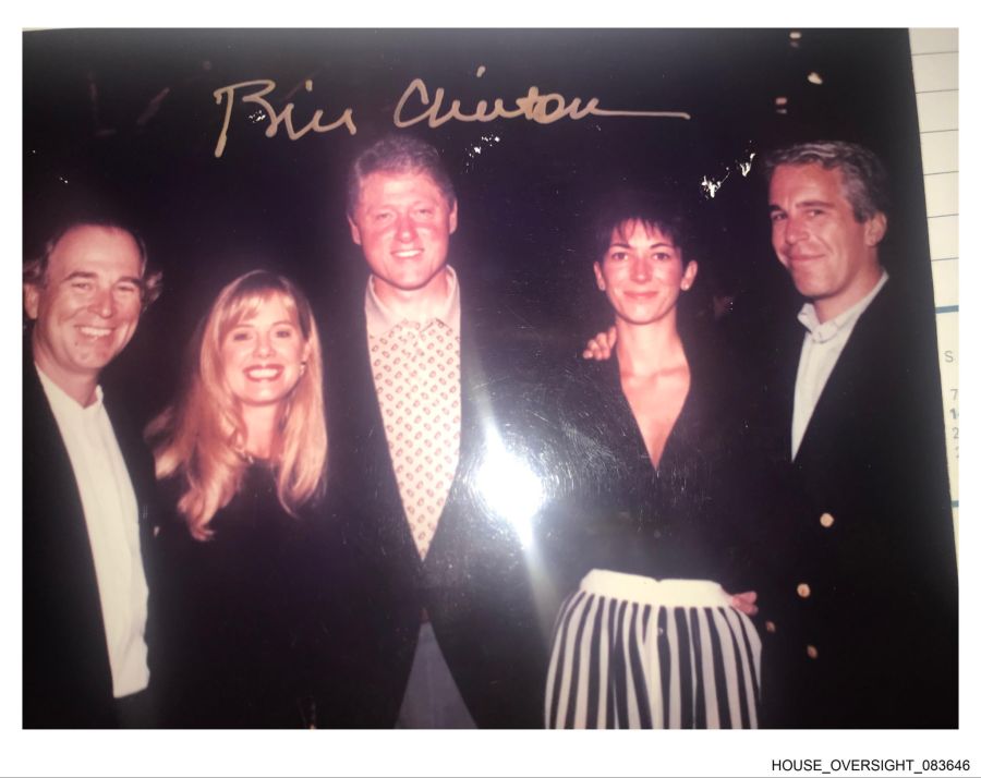 Auch Bill Clinton ist auf einer Aufnahme eines Fotos aus dem Epstein-Nachlass abgebildet.