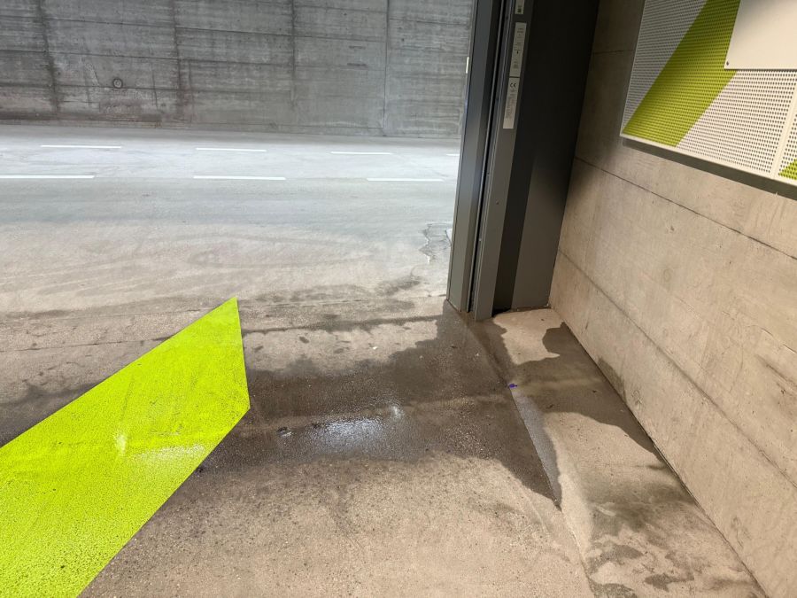 Das Kondenswasser ist ein Problem im neuen Velotunnel in Zürich.