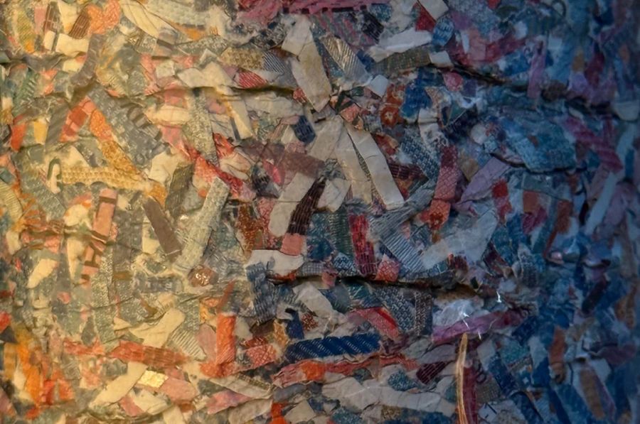 Bei den Geldschnipseln handelt es sich laut User um Überreste der achten Banknotenserie.