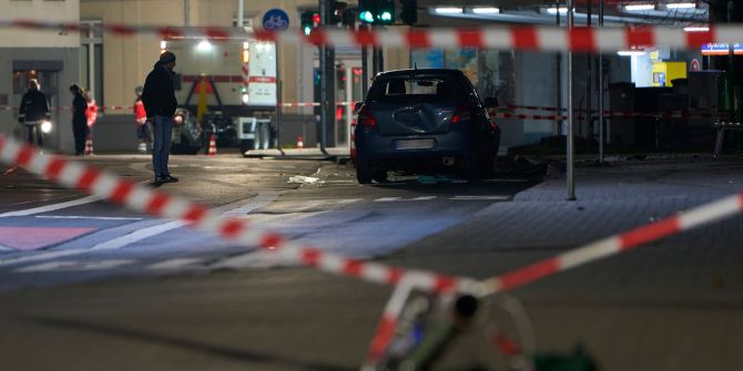 verletzte bushaltestelle giessen