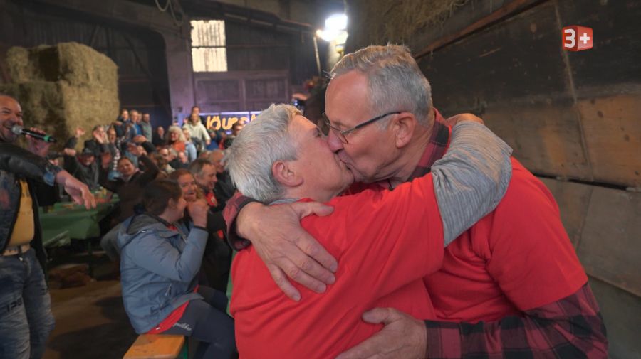 Dann hat Gabi Röbi getroffen und es kam zum ersten Kuss