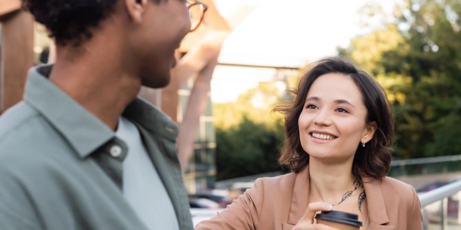Mann, Frau, lächelnd