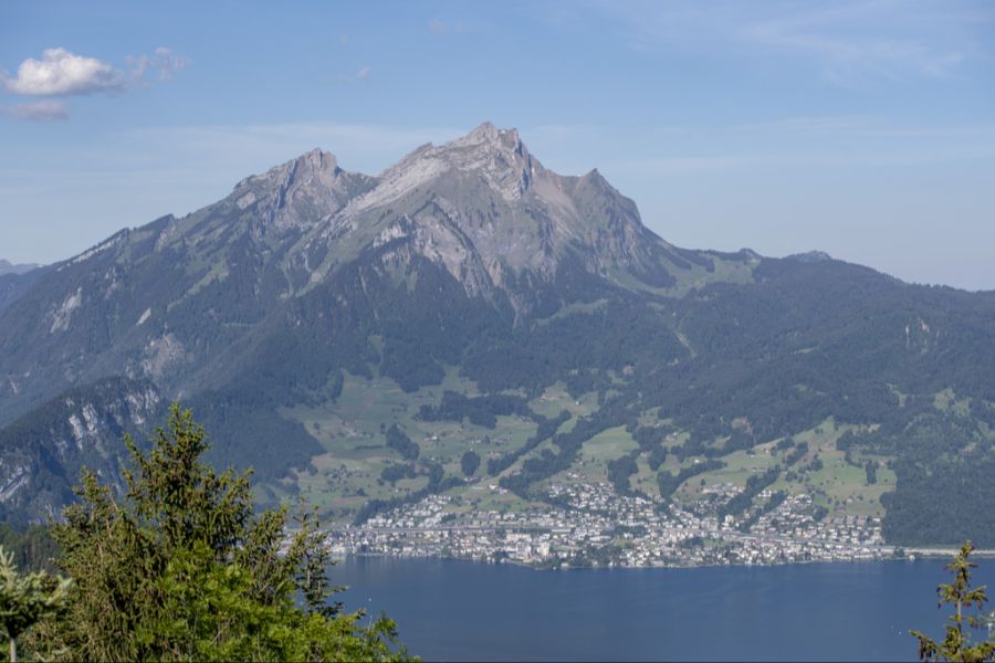Die Gemeinde Hergiswil zählt 59 Einwohner mit einem Vermögen von über 50 Millionen. (Im Bild: Hergiswil am Fusse des Pilatus)