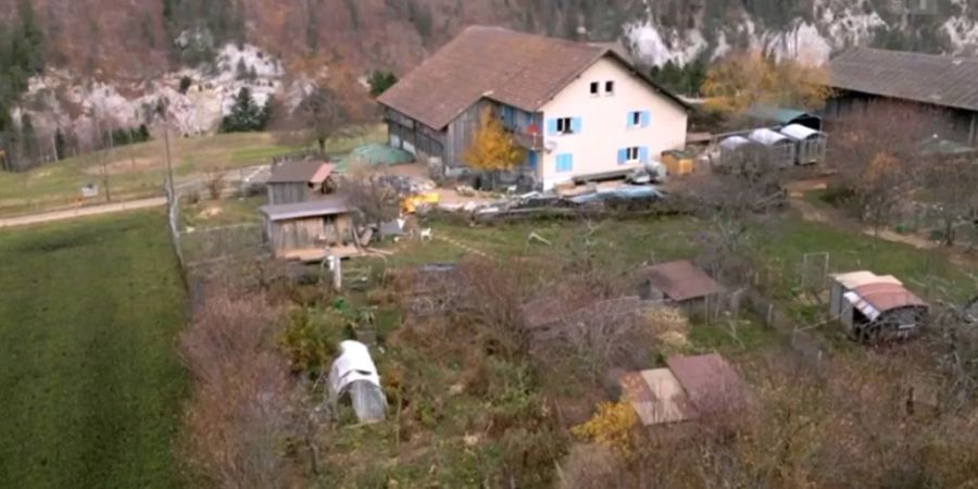 Demnach hat der Hof die Anforderungen an die Bioverordnung und allfällige Vorgaben erfüllt.