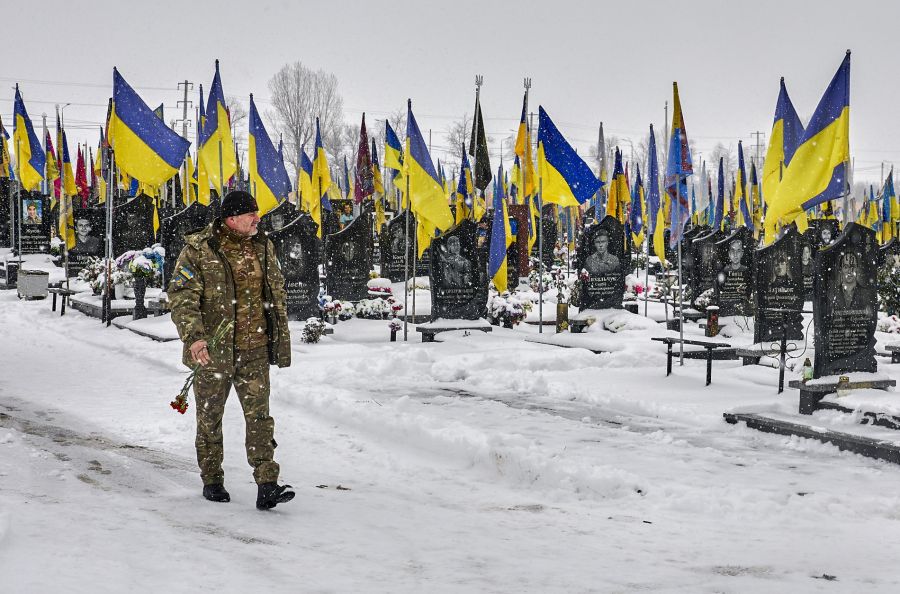 Derweil gehen die russischen Angriffe in der Ukraine weiter und fordern täglich weitere Todesopfer.