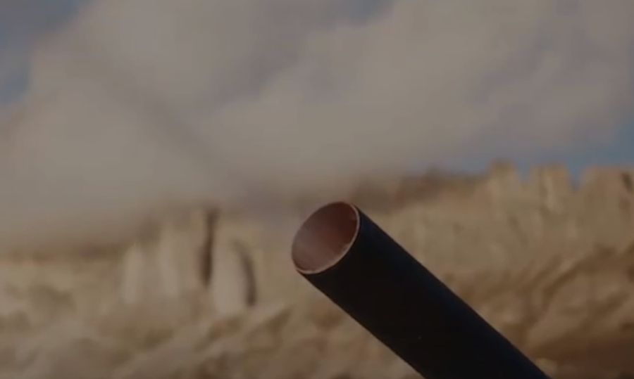 Dieses Rohr spuckt die Eiskristalle aus, mit der die Piste befahrbar gemacht wird.