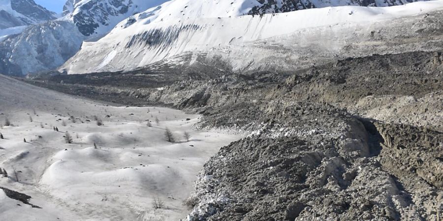 Nach dem Bergsturz am Piz Scerscen im Engadin türmt sich im Val Rosegg das abgestürzte Gestein auf einer Länge von über fünf Kilometern.