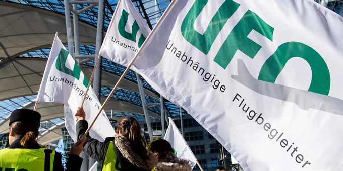Die Gewerkschaft Ufo hat sich mit der Lufthansa geeinigt: Demonstration in München (Archivbild). Die Gewerkschaft Ufo hat sich mit der Lufthansa geeinigt: Demonstration in München (Archivbild).
