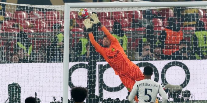 Trotz Final-Pleite - BVB-Fans feiern Nati-Goalie Kobel für Glanztaten