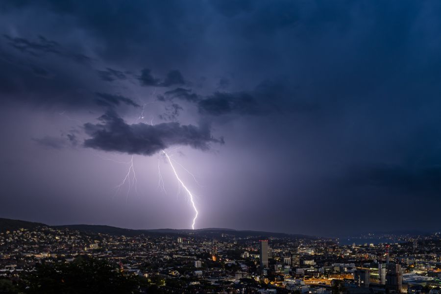 Auch in Zürich sind Gewitter möglich, aber weniger wahrscheinlich als im Westen oder Süden des Landes.