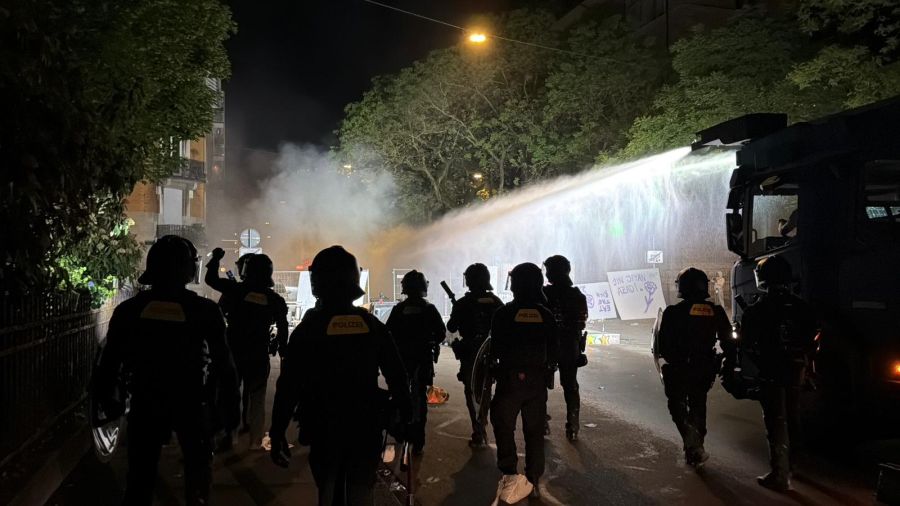 In der Nacht auf Sonntag kam es erneut zu Ausschreitungen in der Stadt Zürich.