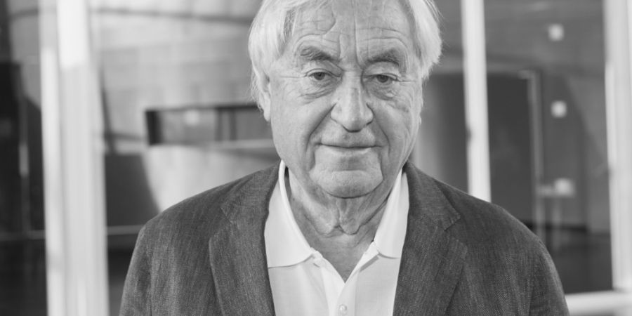 ARCHIV - Der niederländische Schriftsteller Cees Nooteboom bei der Eröffnung des 8. Harbour Front Literaturfestivals. Der niederländische Schriftsteller Cees Nooteboom ist im Alter v...