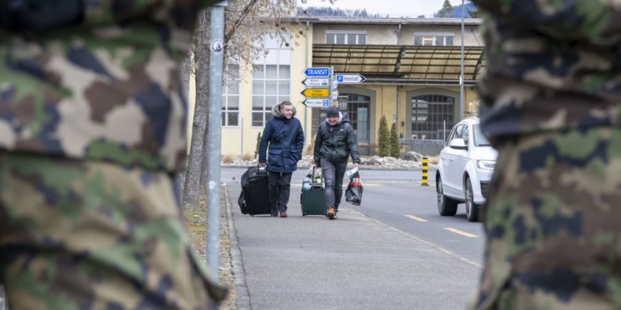Rund 12'700 junge Männer und Frauen sind heute in die Rekrutenschule eingerückt. (Archivbild)