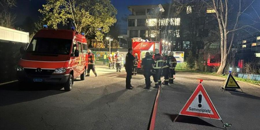 Nach einem Brand in der unterirdischen Asylunterkunft beim Kantonsspital Aarau rückten im März 2024 die Feuerwehr, Polizei und Ambulanz aus. Der Brandstifter muss fünfeinhalb Jahre i...
