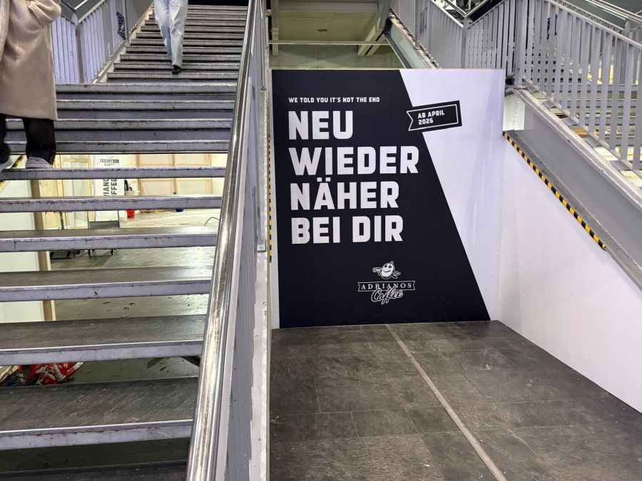 ...aber schon im April wird hier im «Adrianos» Kaffee serviert.