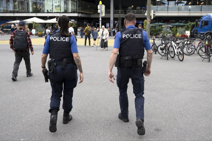Zum Vergleich: In der Schweiz dauert eine Polizeiausbildung zwei Jahre.
