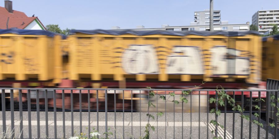 Wegen einer verprayten Lokomotive in Basel ordnete die Jugendanwaltschaft einen DNA-Test bei einer verdächtigen Jugendlichen an. Zu Recht, so das Appellationsgericht. (Symbolbild)