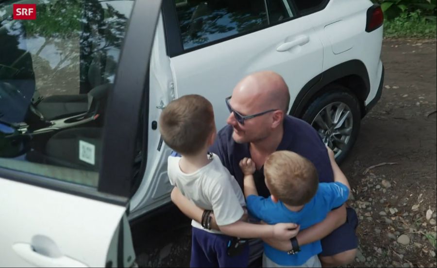 Wenige Stunden später ist Michel mit seiner Familie vereint.