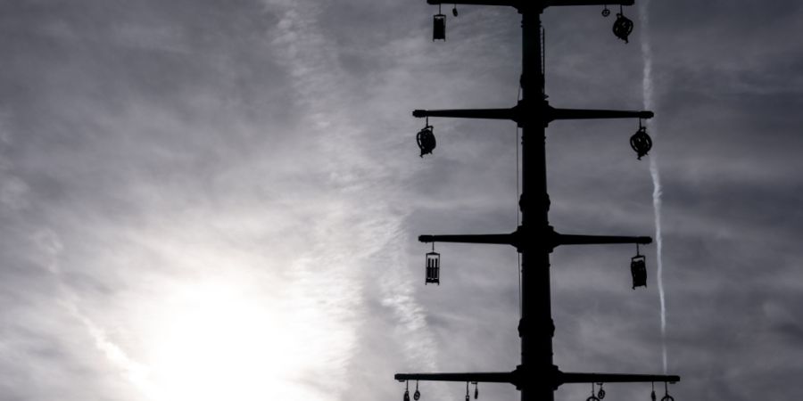 Laut Swissgrid zahlen typische Haushalte 2027 insgesamt zehn Franken weniger für die Nutzung des Übertragungsnetzes. (Archivbild)